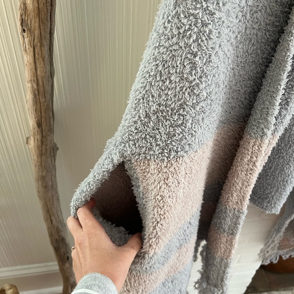 Barefoot Dreams wrap - Picture 3 of 4